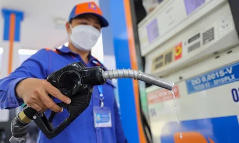 Giá xăng dầu tiếp tục giảm