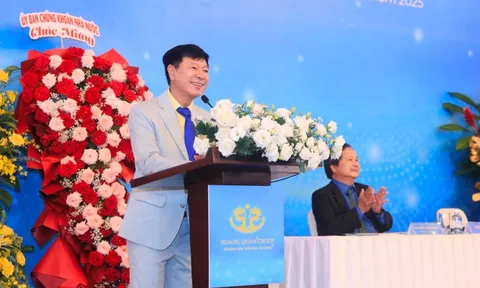 Chủ tịch Địa ốc Hoàng Quân lần đầu đưa 3 người con lộ diện, nói về điều khó khi phải ‘trả nợ’ cam kết 40.000 căn nhà ở xã hội