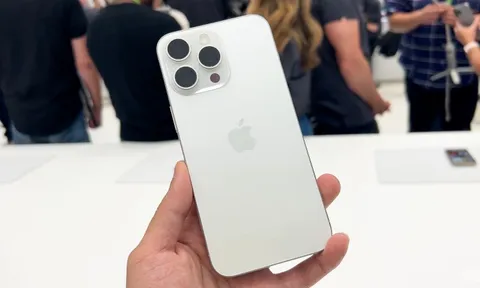 Hàng loạt iPhone giảm giá cực mạnh đầu tháng 5, máy cũ về mức 5,5 triệu đồng "rẻ" chưa từng có