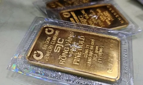 Tối nay 12-5, giá vàng đang giảm rất mạnh