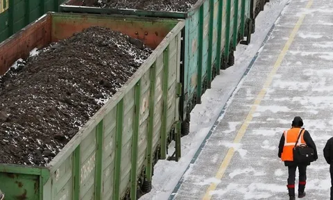 Nga gửi sang Việt Nam hàng triệu tấn hàng giá rẻ: thuế nhập khẩu 5%, trữ lượng của Moscow đủ dùng trong 500 năm