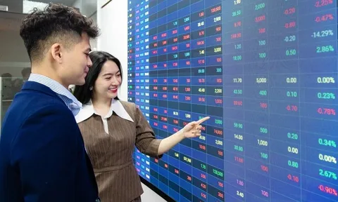 VN-Index mất điểm, thị trường vẫn hấp dẫn nhờ tăng trưởng EPS