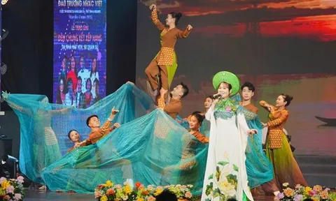 Nữ điều dưỡng chiến thắng Quán quân Đấu Trường Nhạc Việt 2025 ở tuổi ngoài 50