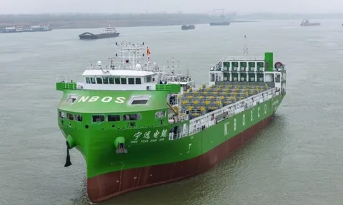 Xuất hiện "quái vật" trọng tải 10.000 tấn ngoài khơi, sở hữu "dị năng": Trên thế giới chưa có đối thủ