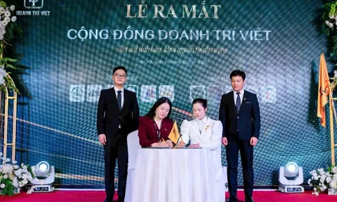 Công ty cổ phần Truyền thông Viên Hoàng Gia và Cộng đồng Doanh Trí Việt ký kết hợp tác toàn diện