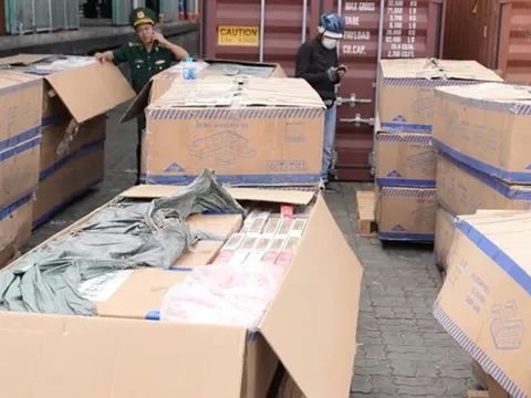 Tóm gọn 2 container thuốc lá lậu sắp xuất nước ngoài