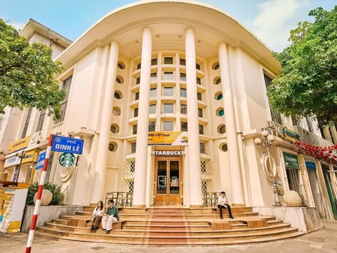 Lộ diện Starbucks Bưu điện Hà Nội: “Lá thư hoài niệm” giữa phố cổ, sở hữu 2 mặt tiền view Hồ Gươm