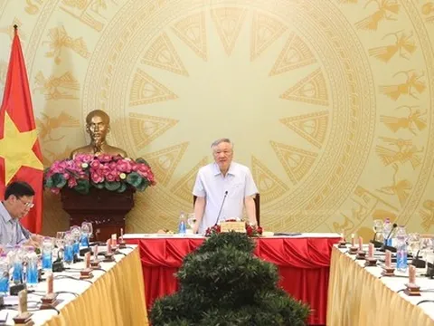 Phó Thủ tướng Thường trực Chính phủ Nguyễn Hòa Bình làm việc với lãnh đạo TP HCM