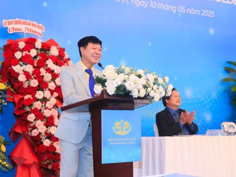 Chủ tịch Địa ốc Hoàng Quân lần đầu đưa 3 người con lộ diện, nói về điều khó khi phải ‘trả nợ’ cam kết 40.000 căn nhà ở xã hội