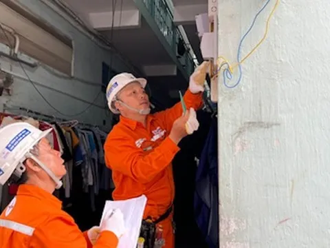 Người thuê trọ lo lắng khi nghe tin tăng giá điện, vì đã phải trả tới 5.000 đồng/kWh