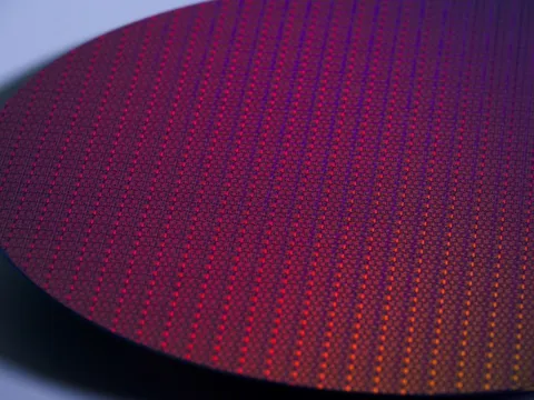 Vì sao Intel lại đang tự nghi ngờ chính xưởng đúc chip 'cứu cánh' của mình?