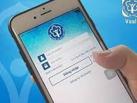 Dừng cấp thẻ BHYT giấy từ 1/6: Người dân cần làm gì để bảo đảm quyền lợi đi khám, chữa bệnh BHYT?