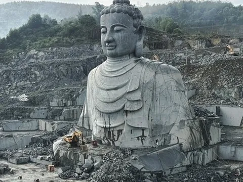Cận cảnh thi công tượng Phật khổng lồ ở Đà Nẵng, gần 10 năm chưa hoàn thành