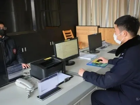 Vừa nhận 4 giao dịch chuyển khoản 48 triệu đồng, 2 phút sau tài khoản bị phong tỏa, người đàn ông phải báo công an