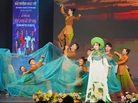 Nữ điều dưỡng chiến thắng Quán quân Đấu Trường Nhạc Việt 2025 ở tuổi ngoài 50